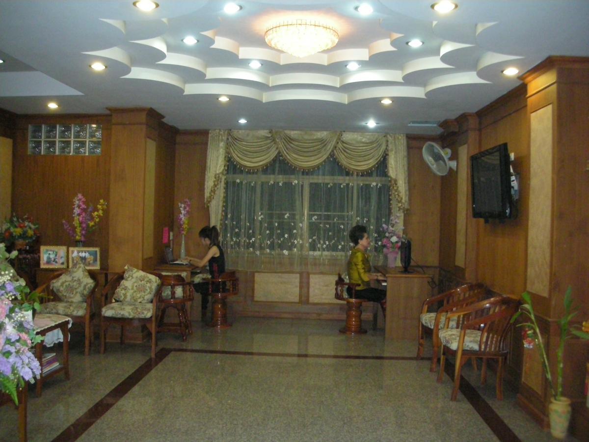 Veerasuda Condotel Ratchaburi Екстериор снимка