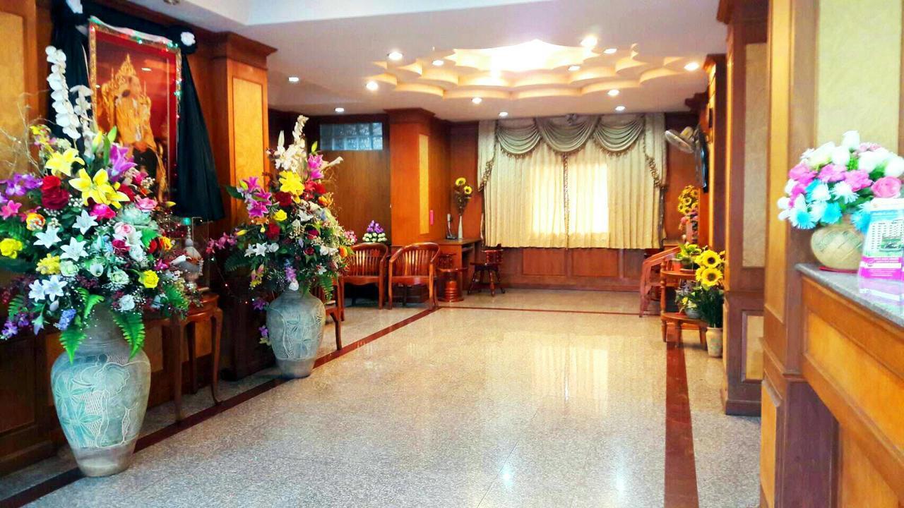 Veerasuda Condotel Ratchaburi Екстериор снимка