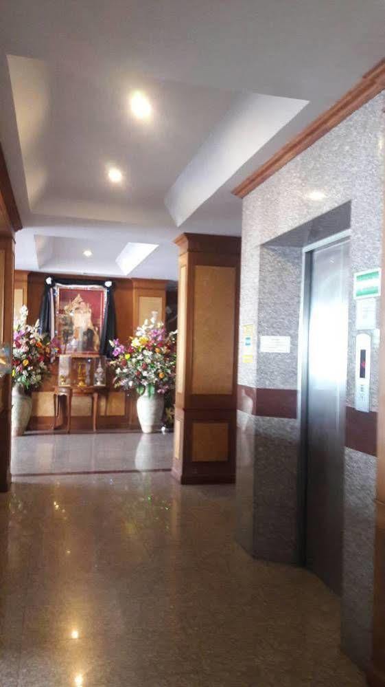 Veerasuda Condotel Ratchaburi Екстериор снимка
