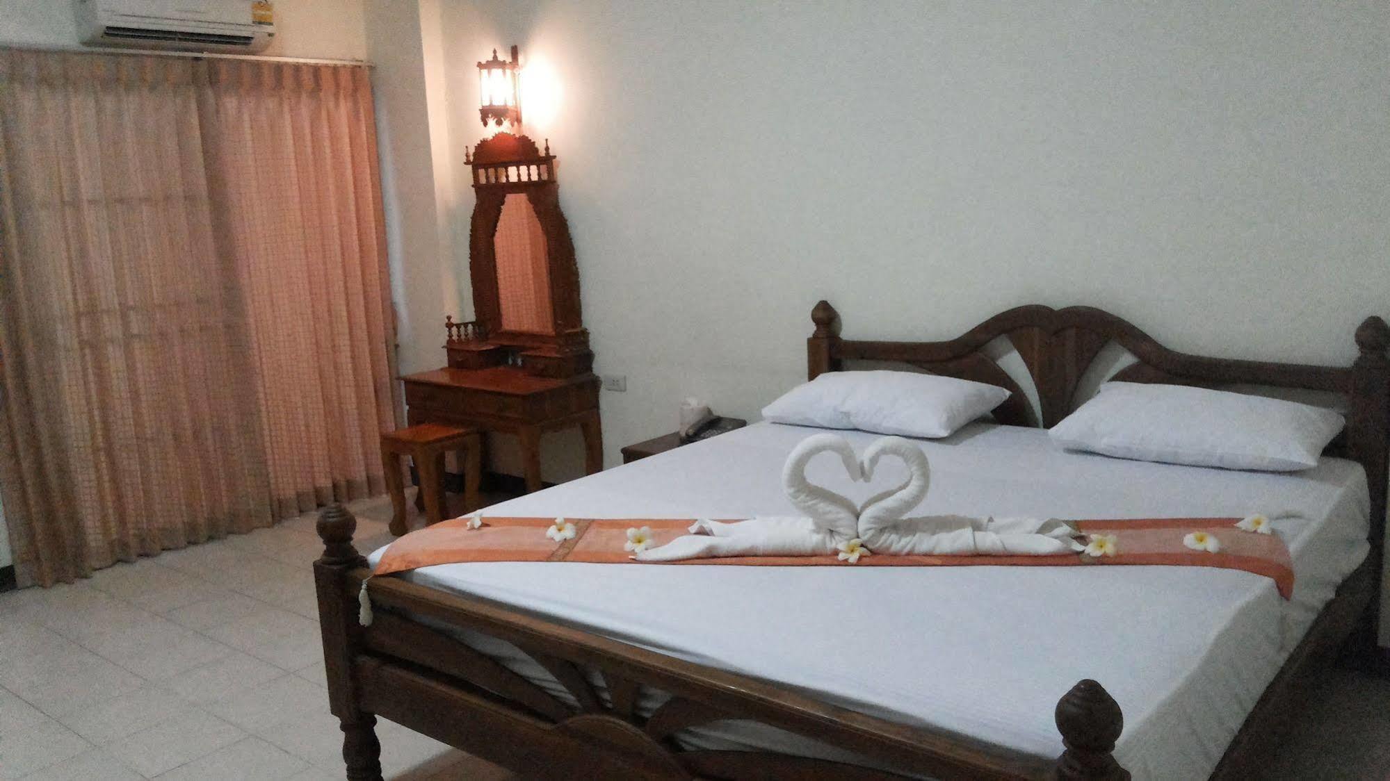 Veerasuda Condotel Ratchaburi Екстериор снимка