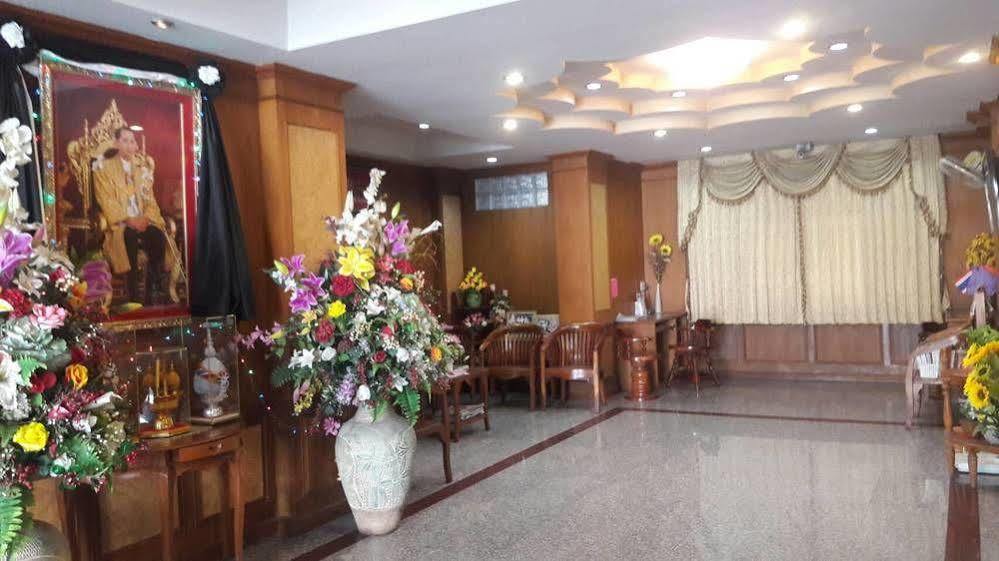 Veerasuda Condotel Ratchaburi Екстериор снимка